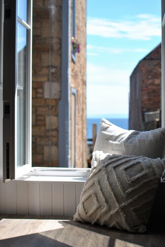 Puffin House- stylish home by the sea