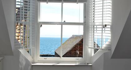 Puffin House- stylish home by the sea
