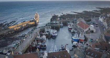 Dolphin Cottage- traditional cottage on Fife Coast