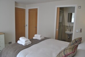 4 Schlafzimmer, Bügeleisen/Bügelbrett, WLAN, Bettwäsche