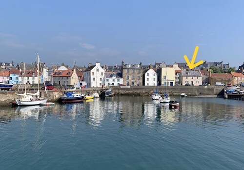 Harbourside- home by the sea in coastal village