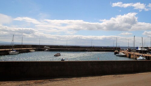 Harbourside- home by the sea in coastal village