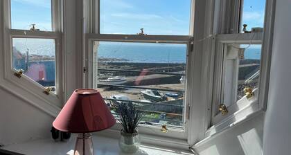 Harbourside- home by the sea in coastal village