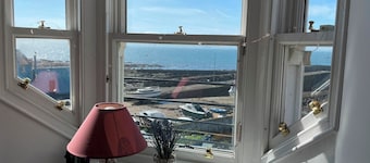 Harbourside- home by the sea in coastal village