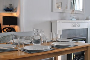 Dining - Harbourside- home by the sea in coastal village (Saint Monans)