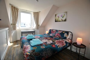 2 bedrooms, iron/ironing board, WiFi, bed sheets