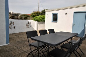 Outdoor dining - The Beacon-  coastal home in St Monans (Saint Monans)