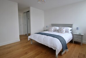 3 bedrooms, iron/ironing board, WiFi, bed sheets - Walter's Neuk Anstruther- luxury coastal home (Anstruther)
