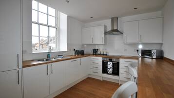 Fridge, microwave, oven, dishwasher