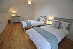 3 chambres, fer et planche à repasser, Wi-Fi, draps fournis