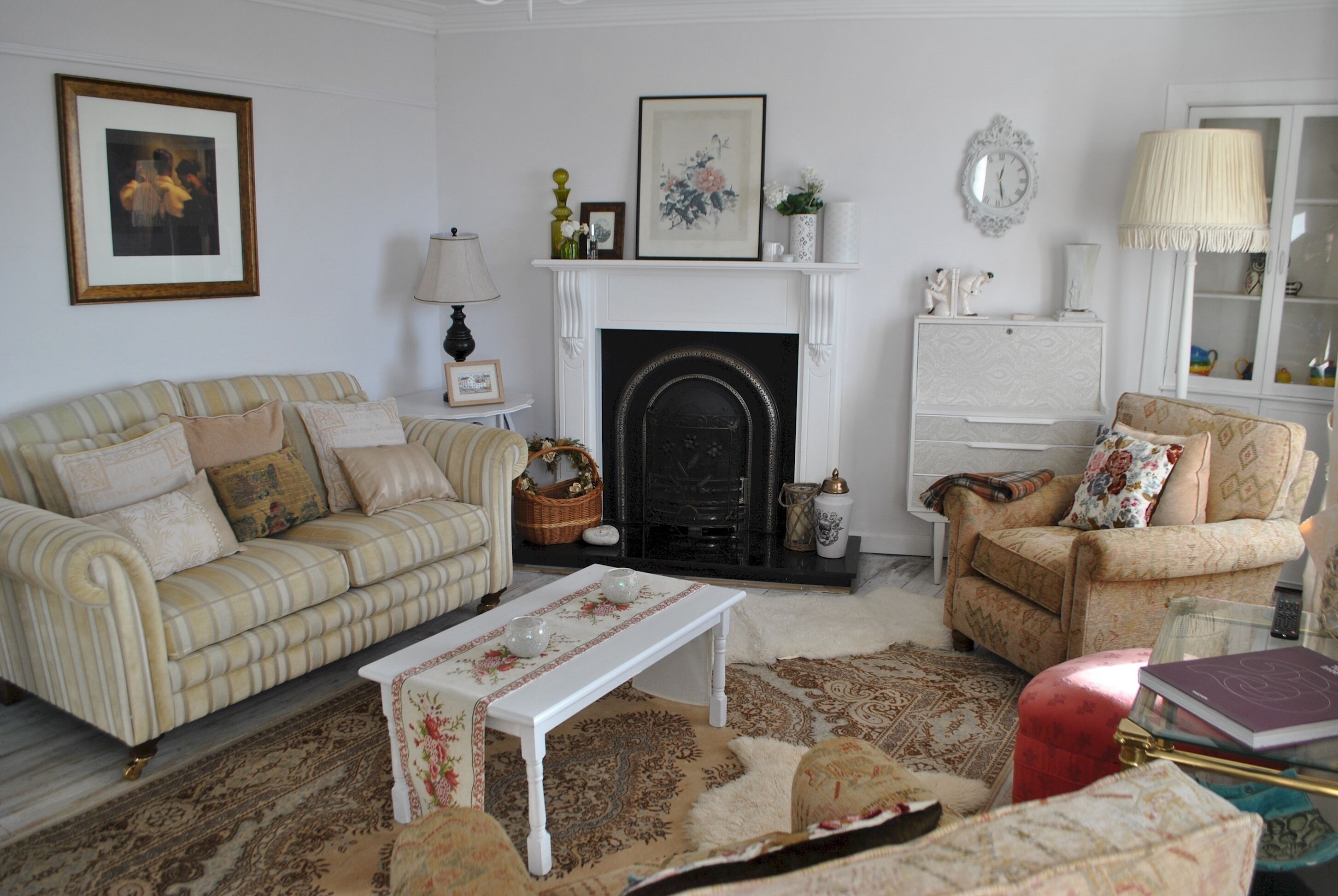 Televisión y chimenea 