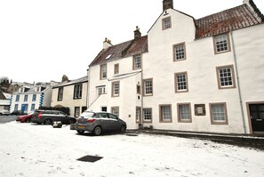 Exterior - Seaspray- harbourfront home in idyllic location (Pittenweem)