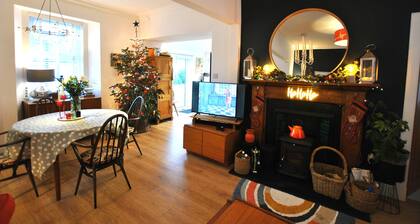 Shore Cottage, Anstruther- stylish home by the sea