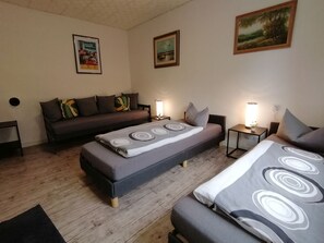 3 bedrooms, free WiFi, bed sheets