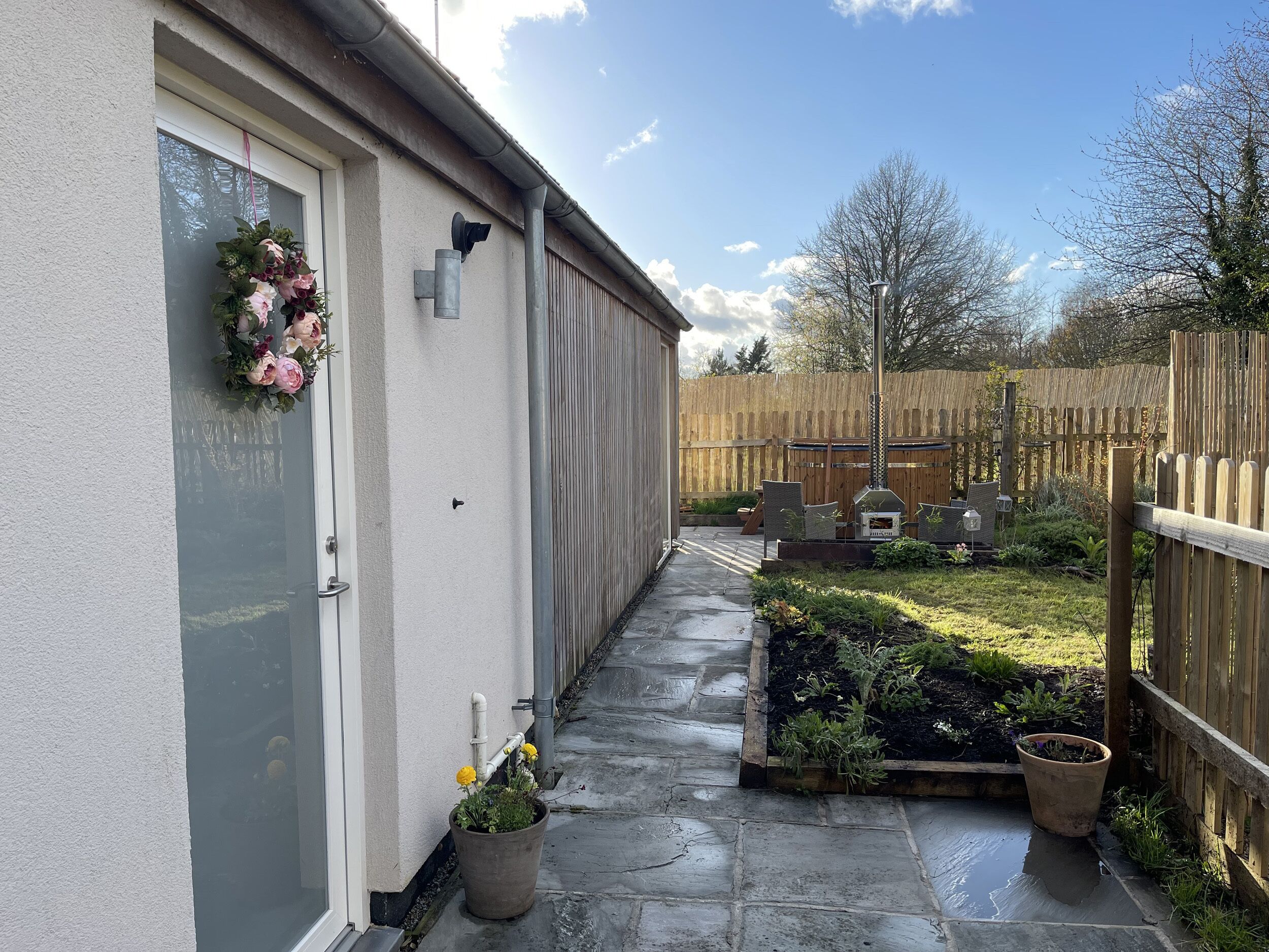 THE BEEHIVE, pet friendly, character holiday cottage in Stoke Canon