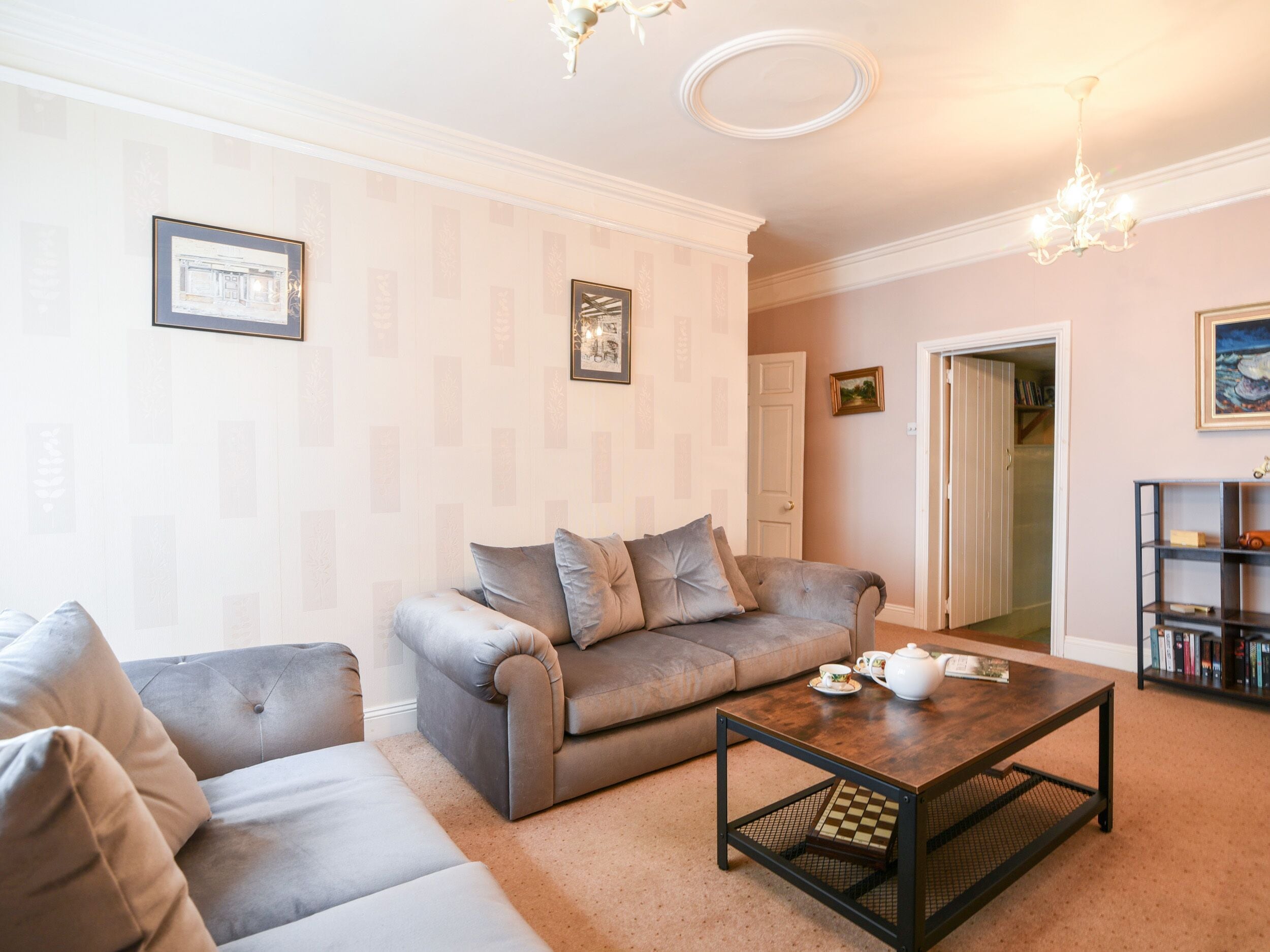 THE LYMINGS, pet friendly, character holiday cottage in Lyme Regis