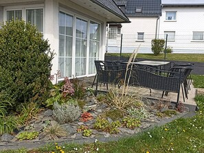 Outdoor dining - Vacation home for up to 13 people 5 bedrooms fenced garden (Höhn)