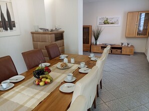 Dining - Vacation home for up to 13 people 5 bedrooms fenced garden (Höhn)