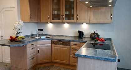 Ferienhaus bis zu 13 Personen 5 Schlafzimmer eingezÀunter Garten