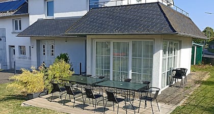 Ferienhaus bis zu 13 Personen 5 Schlafzimmer eingezäunter Garten