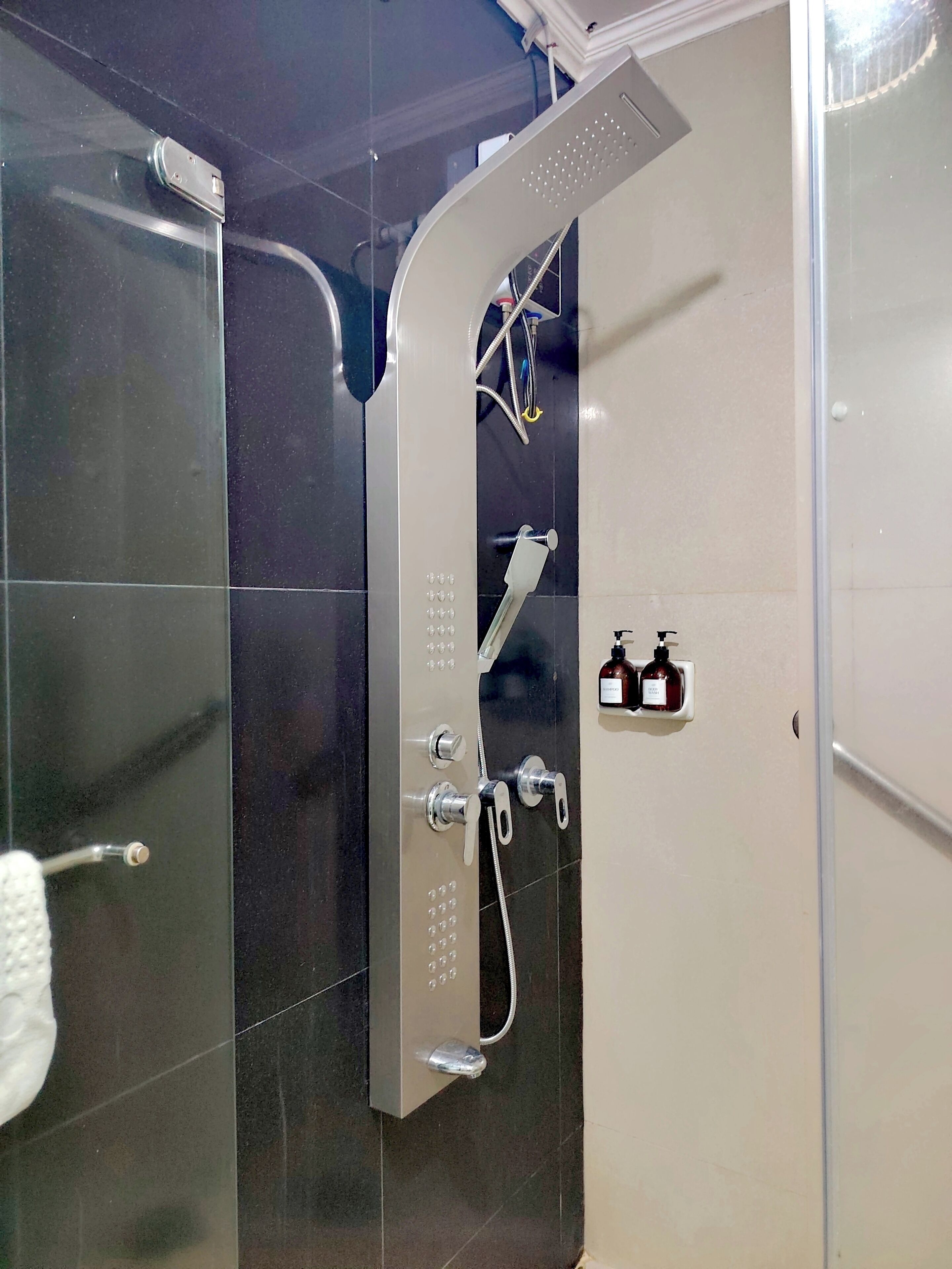 Executive Room, 1 King Bed, Non Smoking, Private Bathroom | Bathroom