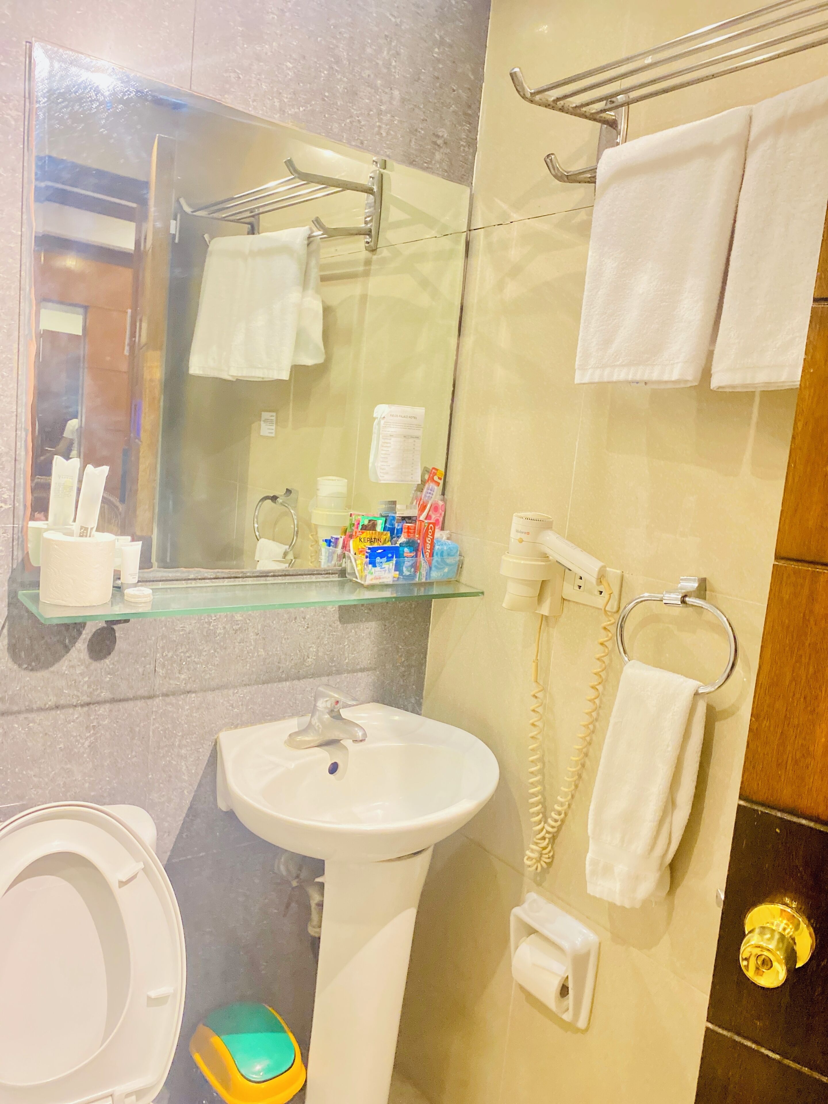 Photo - Fields Palace Hotel