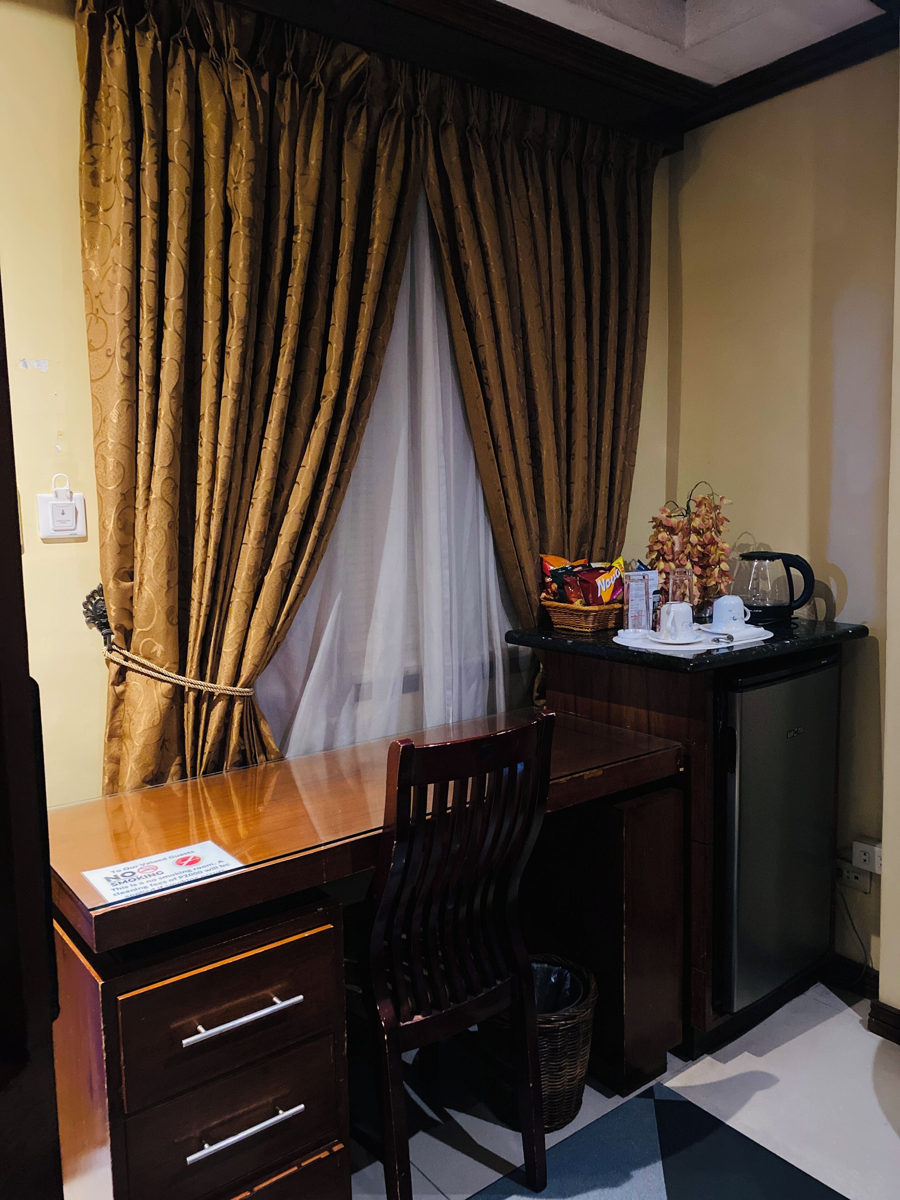 Deluxe Double Room, 1 King Bed, Non Smoking, Private Bathroom | Premium bedding, down duvets, Select Comfort beds, minibar