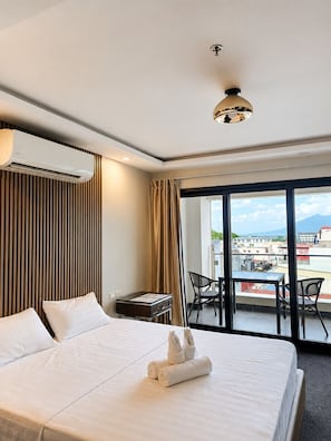 Premier Suite, 1 King Bed, Balcony, Annex Building | Premium bedding, down comforters, minibar, in-room safe - Fields Palace Hotel (Angeles City)