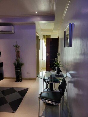 Premium bedding, down duvets, Select Comfort beds, minibar - Fields Palace Hotel (Angeles City)