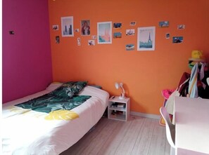 3 chambres, fer et planche à repasser, Wi-Fi gratuit, draps fournis