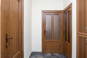 Classic Apartment | 2 bedrooms, iron/ironing board, free WiFi, bed sheets