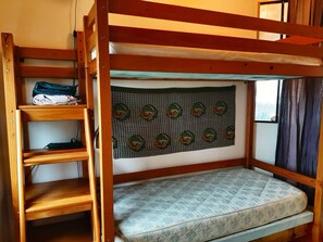 3 bedrooms, desk, travel cot, free WiFi