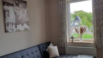 Fernseher, Bücher, Stereoanlage