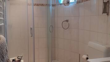 Dusche, Handtücher, Seife, Shampoo