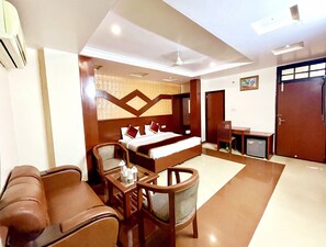 Executive Double Room | Egyptian cotton sheets, premium bedding, minibar, free WiFi - Saubhagya Inn (Lucknow)