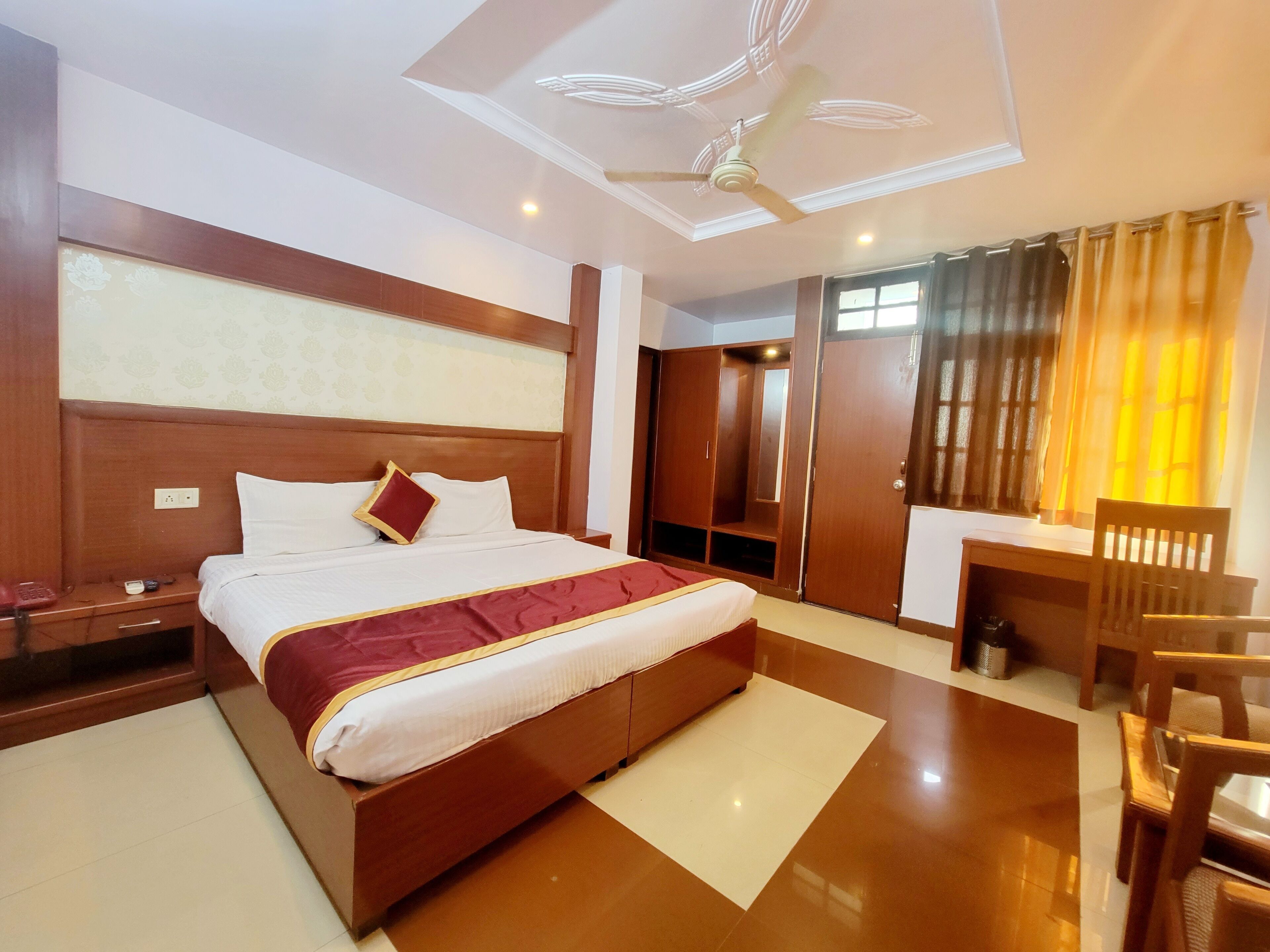 Egyptian cotton sheets, premium bedding, minibar, free WiFi