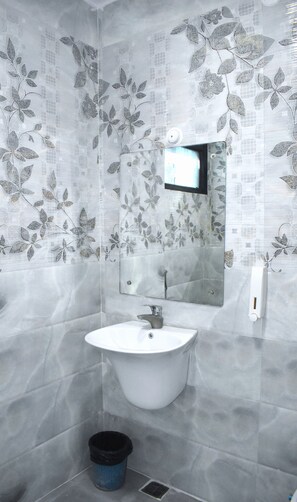 Basic Double Room | Bathroom | Shower, rainfall showerhead, free toiletries, slippers - Saubhagya Inn (Lucknow)