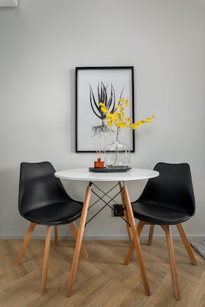 Classic Studio | In-room dining