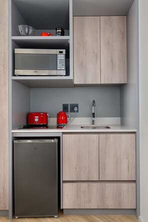 Classic Studio | Private kitchen | Fridge, microwave, oven, stovetop - One Thibault 1817 (Cape Town)