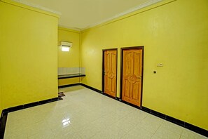 Standard Double Room - OYO Life 90508 Wisma Kenanga (Palembang)