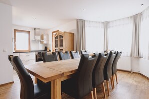 Comfort Chalet | Living area | 100-cm Smart TV with satellite channels, TV, fireplace - Chalet Badia by we rent (Zell am See)