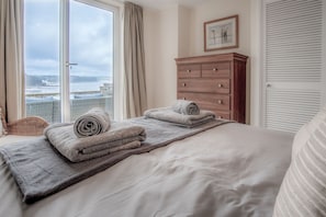 4 chambres, literie de qualité supérieure, fer et planche à repasser