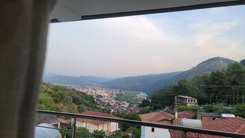 Kamar Double Panorama, 1 Tempat Tidur King, balkon, pemandangan kota | Pemandangan dari kamar