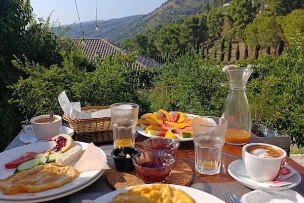 Dagelijks lokaal ontbijt inbegrepen