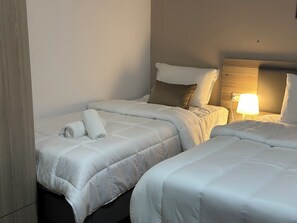 Premium bedding, down comforters, desk, blackout drapes - Te Gjyshi (at Grandfather) (Berat)