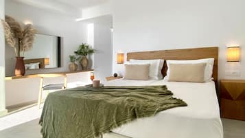 Suite With Outdoor Hot Tub and Sea View | Minibar, in-room safe, desk, soundproofing