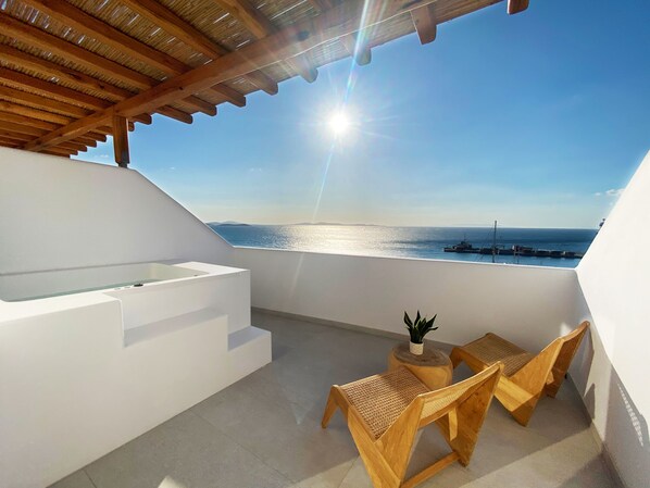 Suite With Outdoor Hot Tub and Sea View | Balcony - Calistus Mykonos (Mykonos)