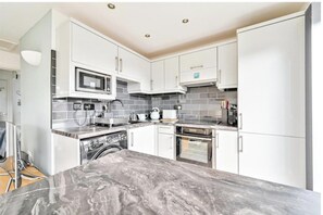 Apartment | Private kitchen - Stunning Compact Apartment Just Outside Looe (Torpoint)