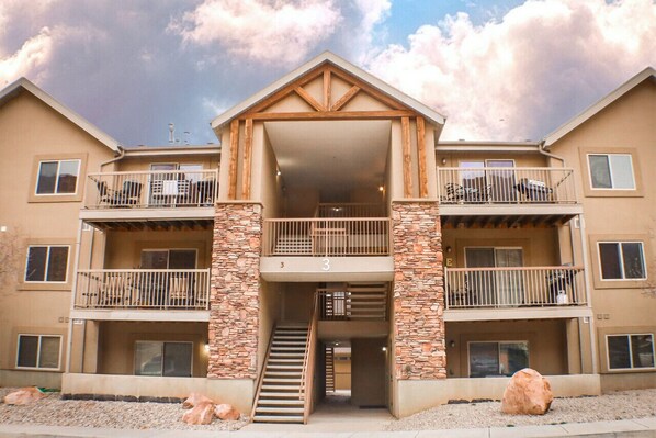 Exterior detail - Redcliff Getaway, Ground floor condo with pool views (Moab)