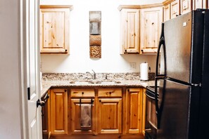 Interior - Redcliff Getaway, Ground floor condo with pool views (Moab)